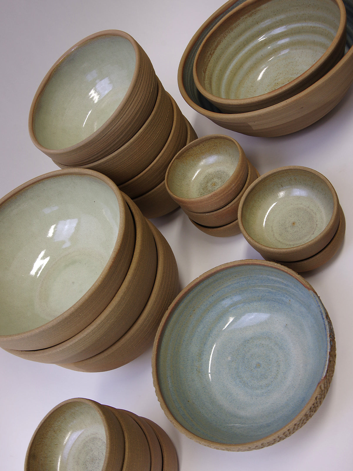 Bowl Minty Sand Medium